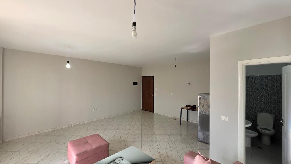 SHITET APARTAMENT 2+2 SHËTITOREN E PALMAVE LUSHNJE