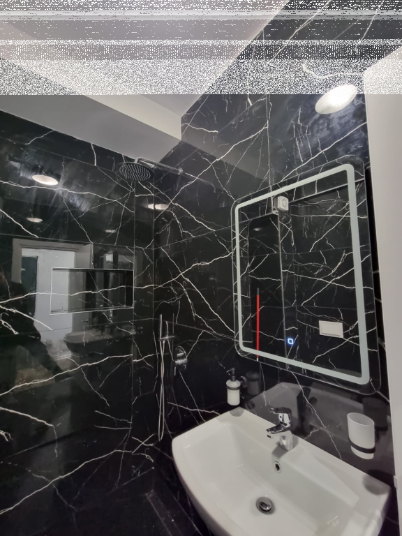 Shitet apartament tek Liqeni i Thate