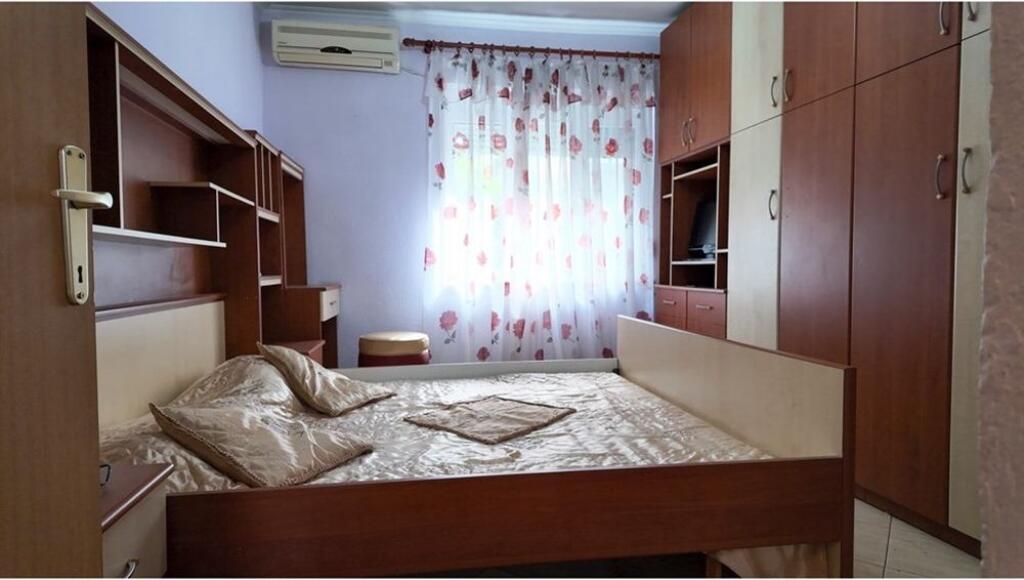 APARTAMENT PER QIRA3+1+2 PRANE PETRO NINIT !
