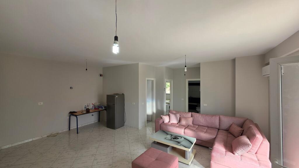 SHITET APARTAMENT 2+2 SHËTITOREN E PALMAVE LUSHNJE