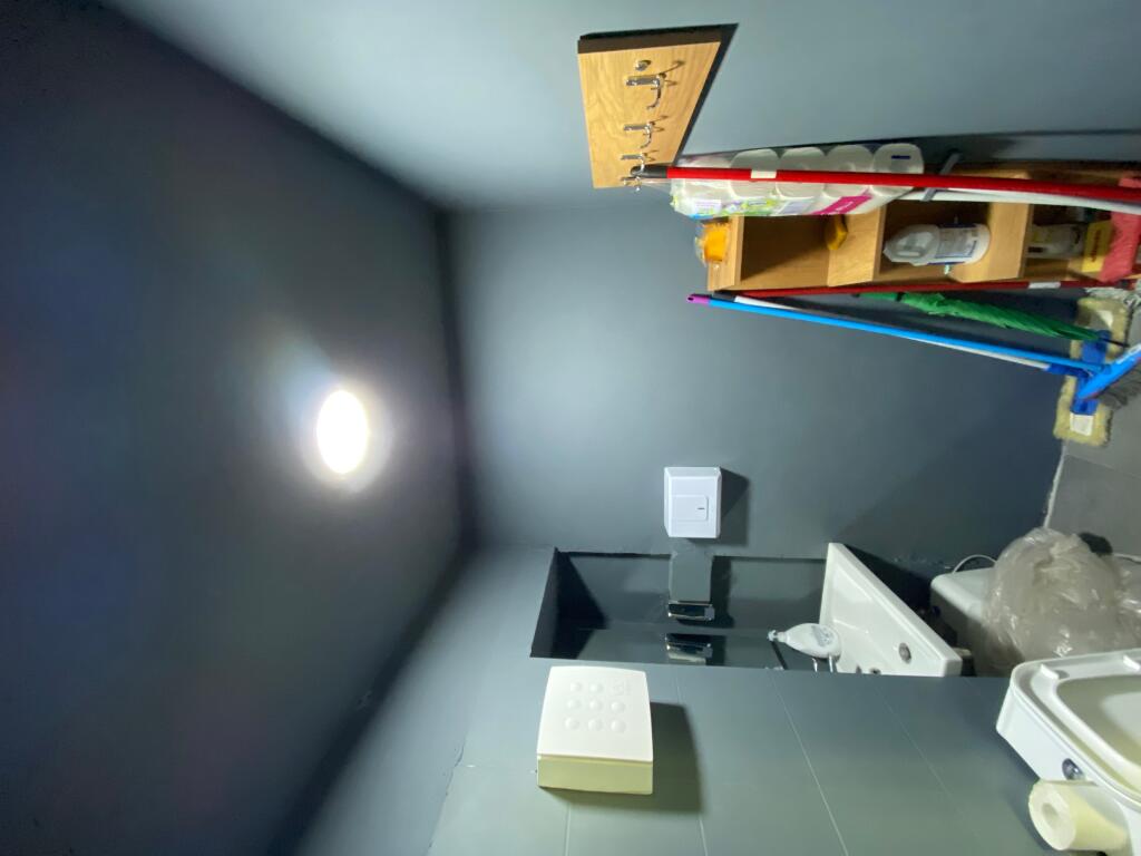 All'Incrocio del Mercato Elettrico Viene Affittato Locale Commerciale