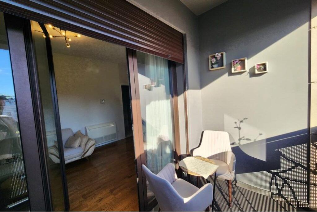 Apartament 1+1 me qira te Rr Barikadave!