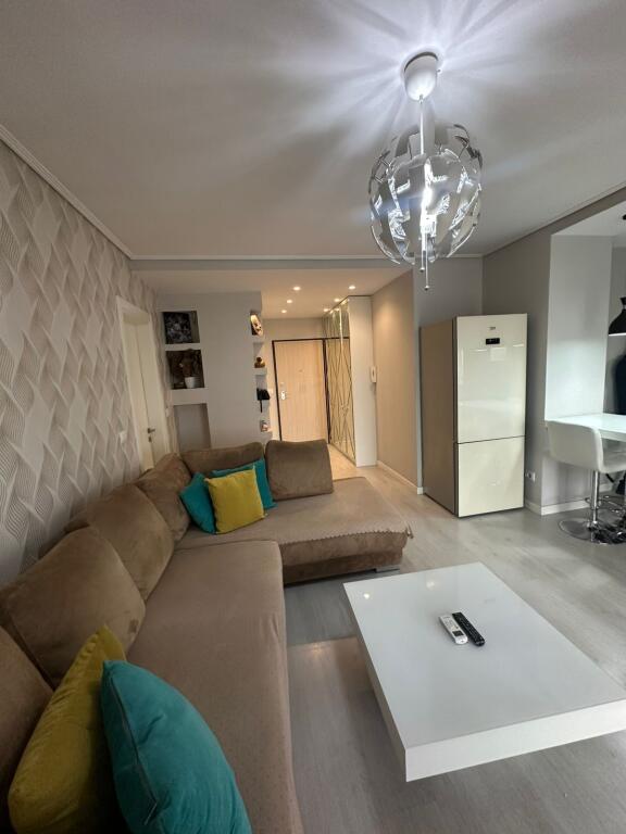 🏡 APARTAMENT 2+1 – UNAZA E RE, PRANË ASTIRIT (ISH DOGANA)
