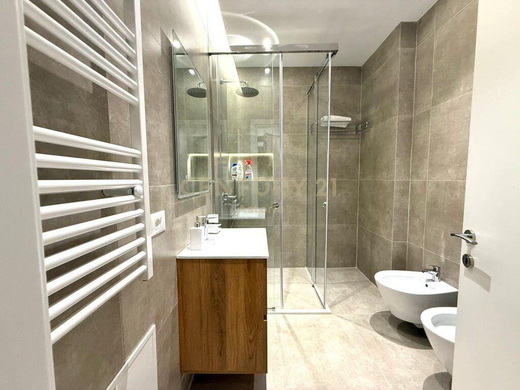 JEPET ME QIRA PARTAMENT 1+1, PAZARI I RI 750 € /Muaj Sip. Totale  75m2