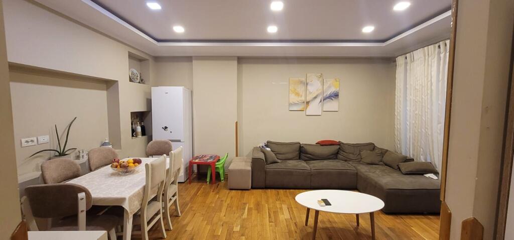 Apartament 2+1 per shitje, Kamez