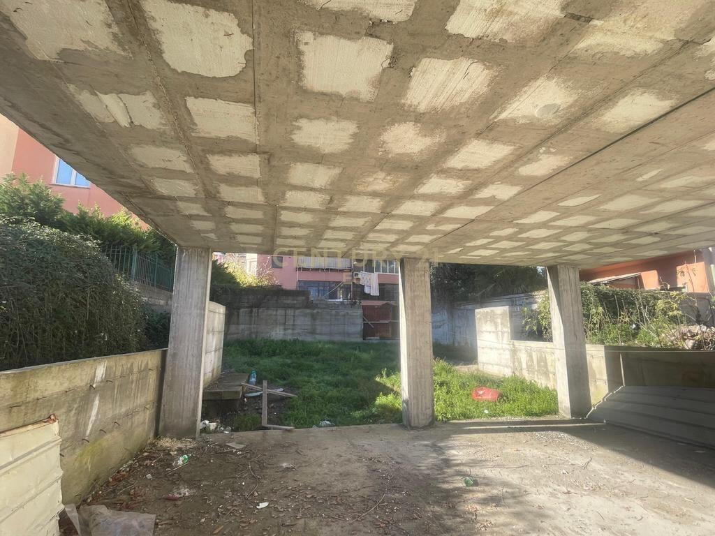 Terreno in Vendita con Permesso di Costruzione presso Rrugica e Kuminit, Durrës !