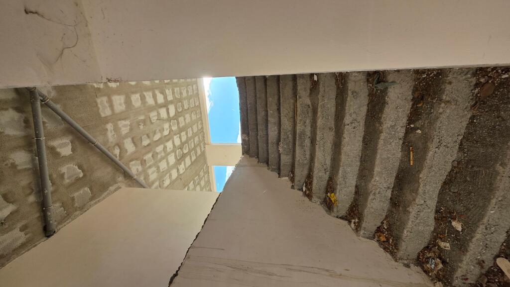 SHITET NJËSI KOMERCIALE MUNDËSI KTHIMI NË APARTAMENTE DHOMA QIRA QENDER QYTETI LUSHNJE