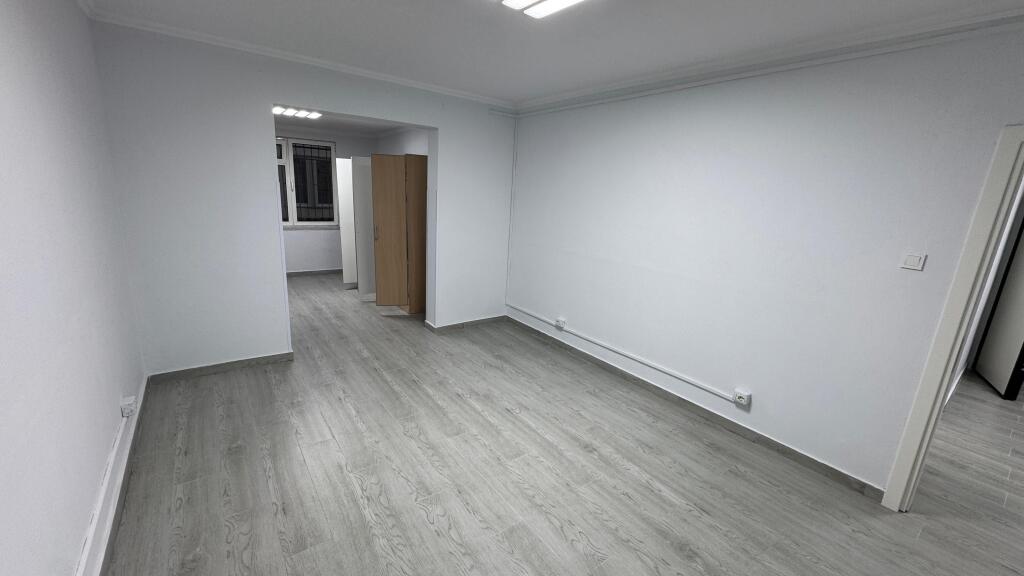 In affitto, ufficio di fronte a Delijorgji, il palazzo con le frecce