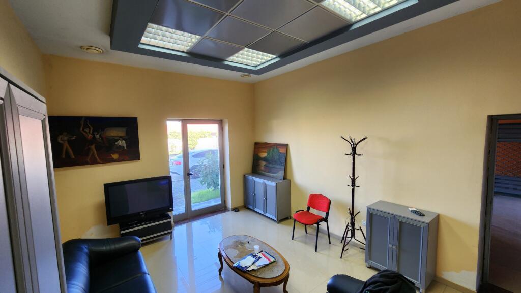 SHITET KAPANON TRUALL NDERTESE ZYRA LUSHNJE