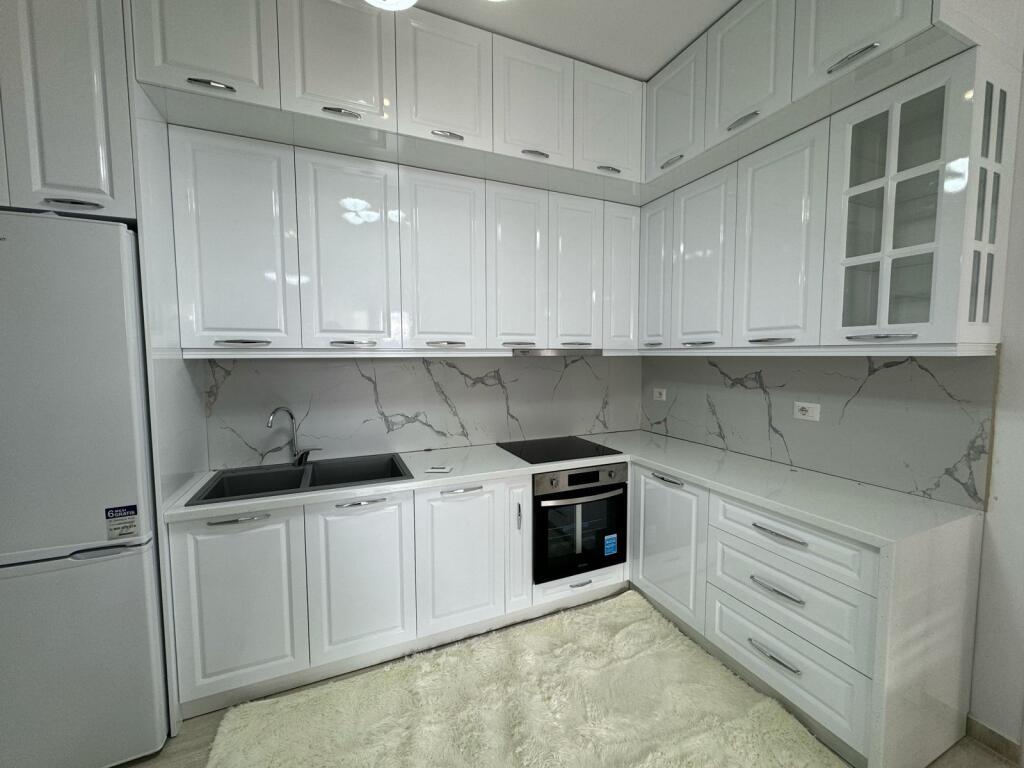 2+1,i mobiluar te fushe e aviacionit,700 euro me parkim