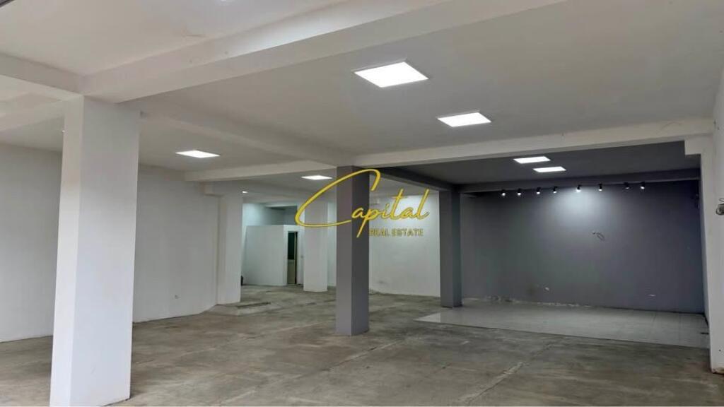 LOCALE COMMERCIALE IN AFFITTO 200 M2 FRESKU 100.000 LEKE