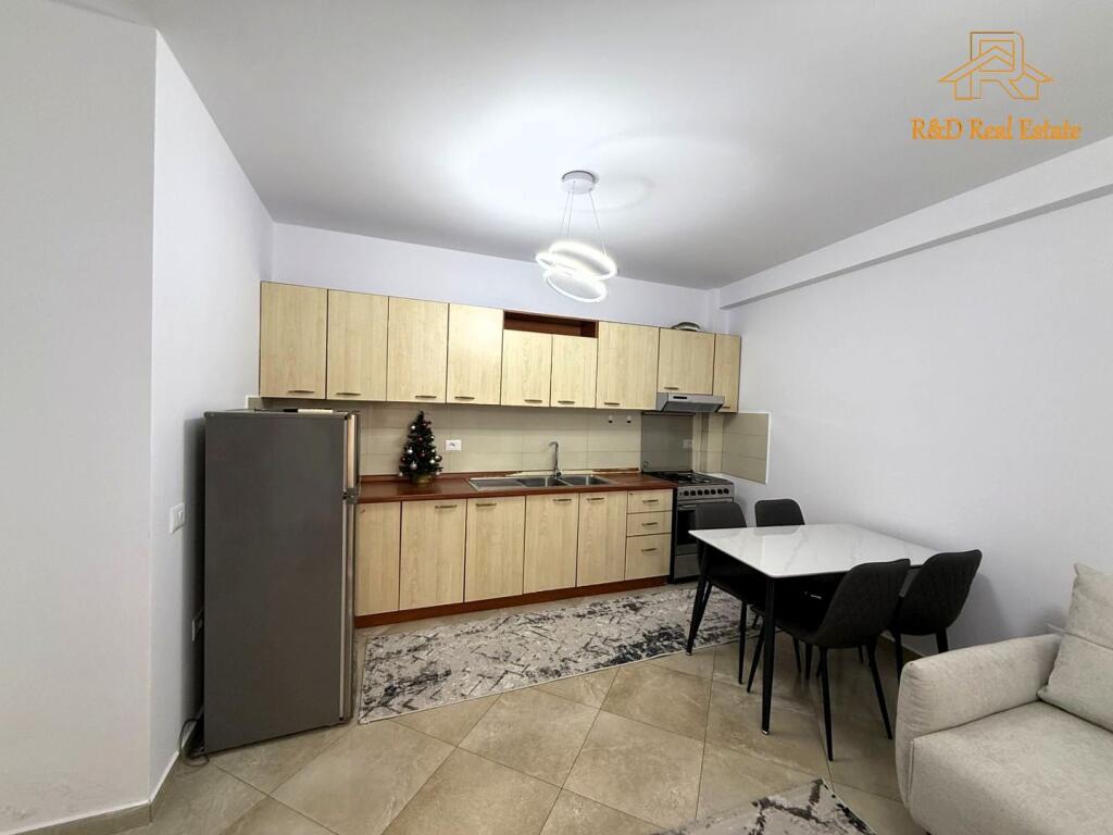 🏡 Jepet me qira apartament 2+1 – Rr. Barrikadave