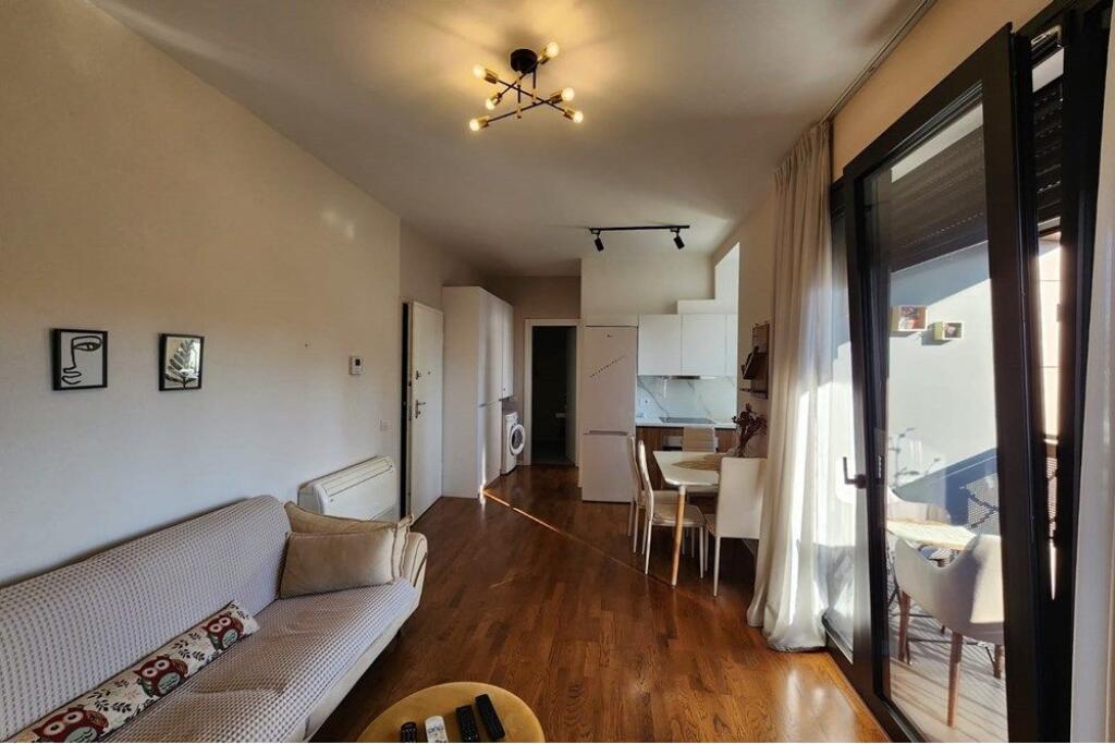 Apartament 1+1 me qira te Rr Barikadave!