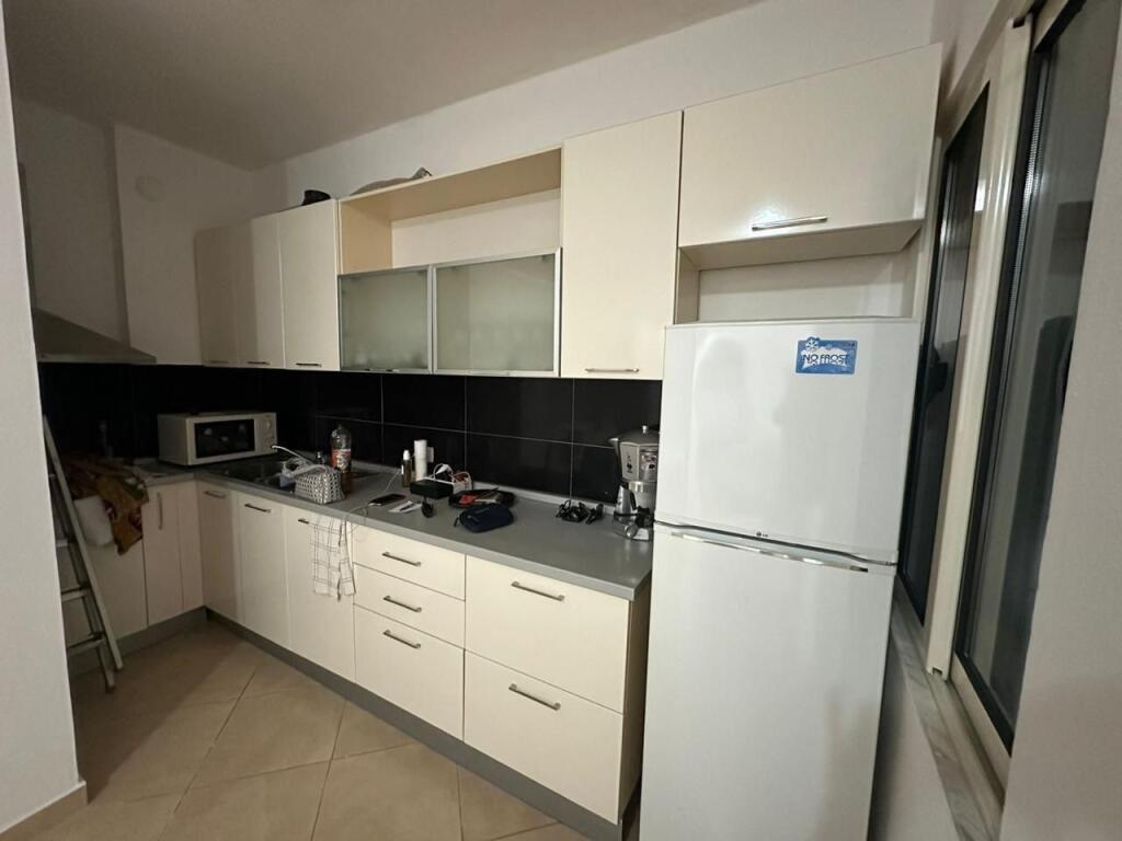 Jepet apartament me qera 1+1