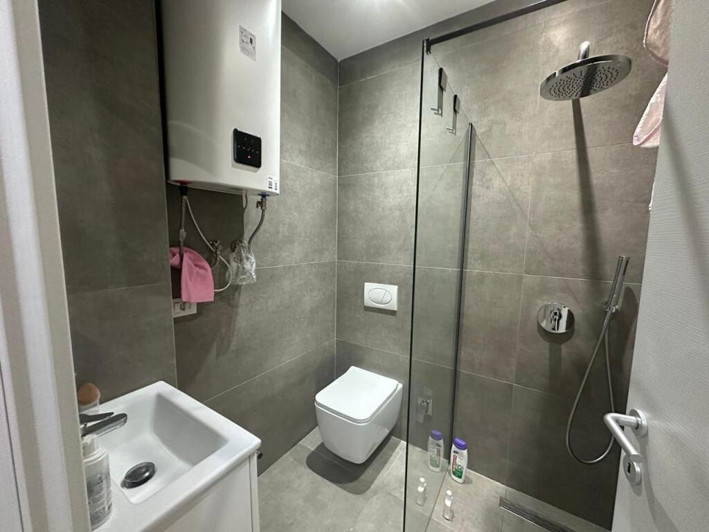 Jepet apartament me qera 1+1