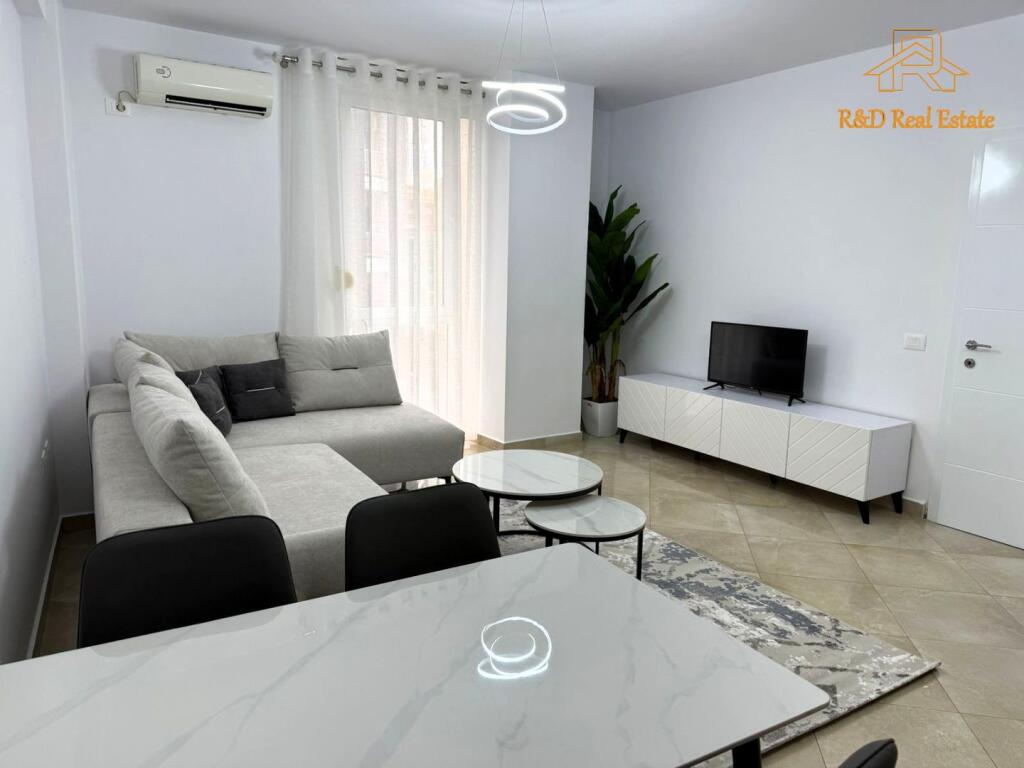 🏡 Jepet me qira apartament 2+1 – Rr. Barrikadave