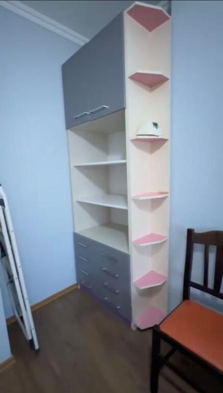 Jepet Shtepi  me qera,    ne Pallat i Ri 2+1              ID   13952        