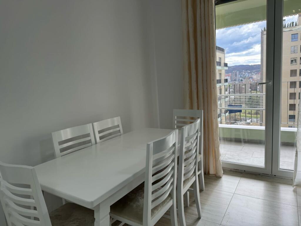 2+1,i mobiluar te fushe e aviacionit,700 euro me parkim