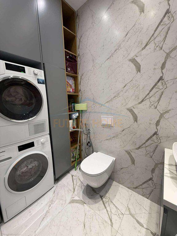 Shitet, Apartament 2+1+2, "Square 21", Rruga e Kavajes, Tiranë