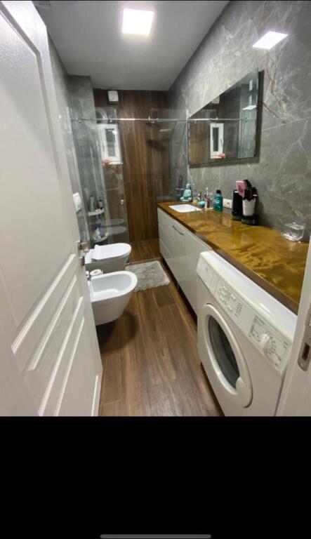 JEPET ME QIRA APARTAMENT 2+1 KOMPLEKSI GOLDEN PARK