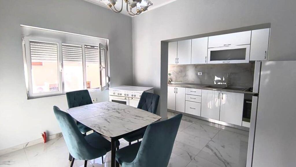 Apartament shumë i madhë në qendër të qytetit