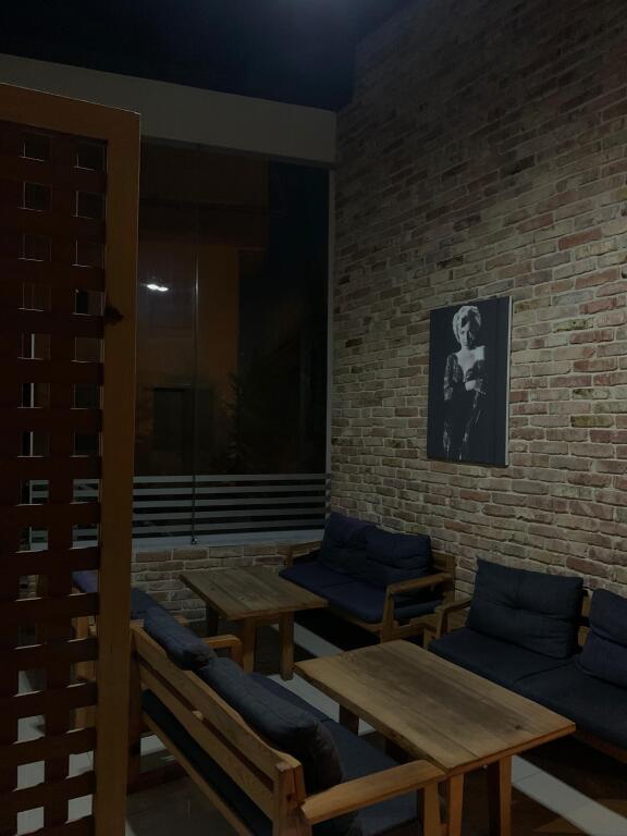 SHITET BAR – KAFE BULEVARDI SHETITORJA PALMAVE, LUSHNJE