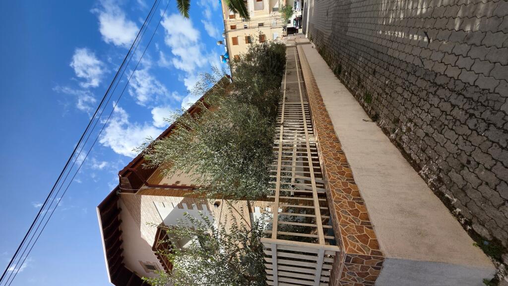 SHITET SUPER VILË NË  LUSHNJE