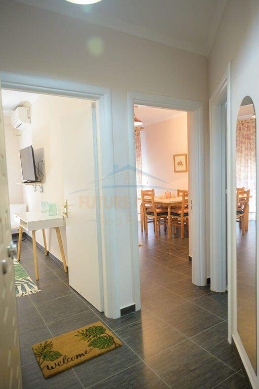 Shitet , Apartament 2+1+2, Rruga e Barrikadave, Tiranë.