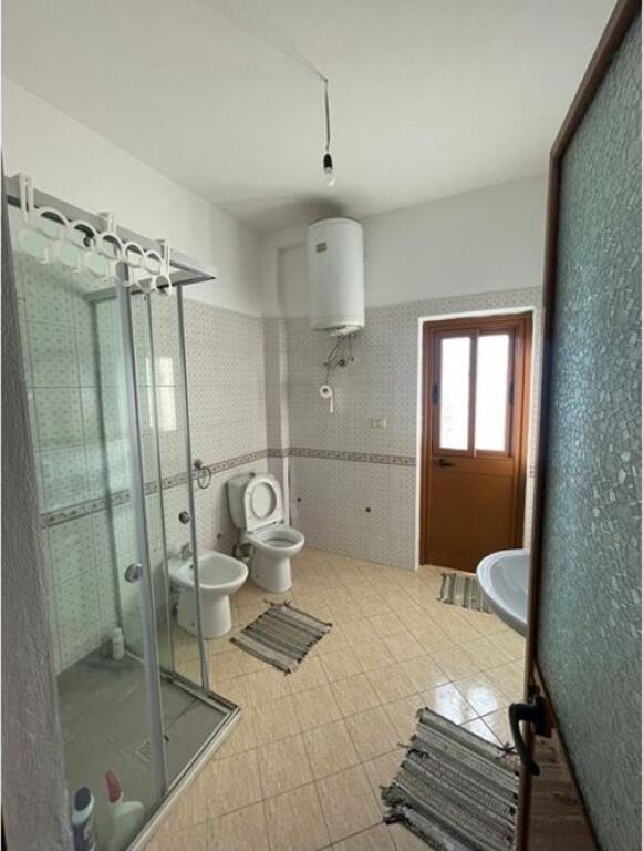 Jepet me Qira Apartament 3+1+2 në Astir