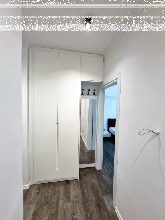 Shitet apartament tek Liqeni i Thate