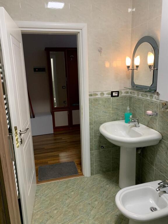 Qera apartament 1+1, Rruga e elbasanit 65000 leke  . prane Luarasit