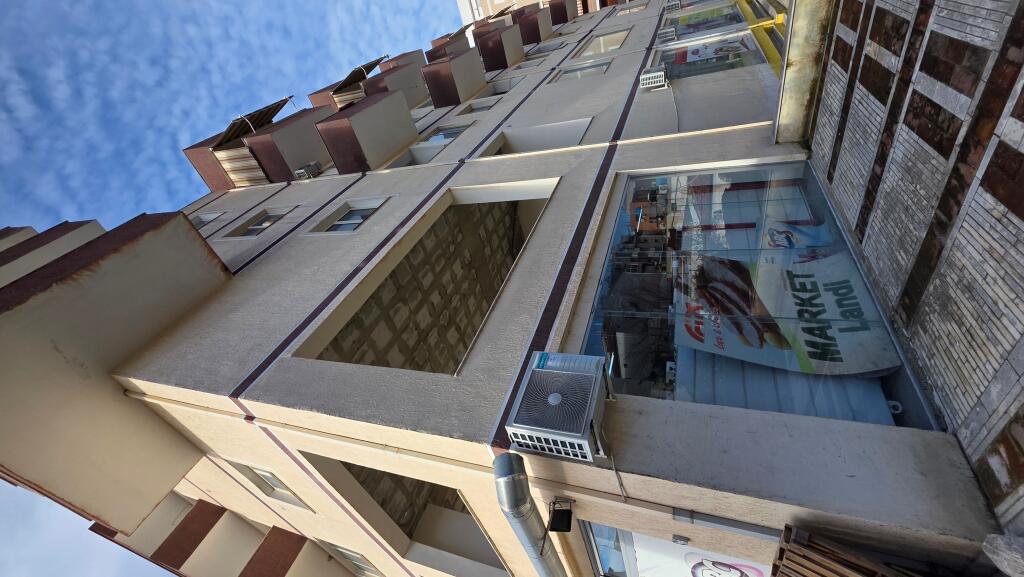 SHITET NJËSI KOMERCIALE MUNDËSI KTHIMI NË APARTAMENTE DHOMA QIRA QENDER QYTETI LUSHNJE