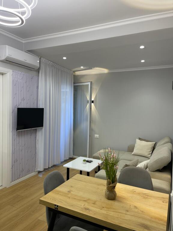 🏡 Shitet Apartament 1+1 – Rruga Peti, Liqeni i Thatë