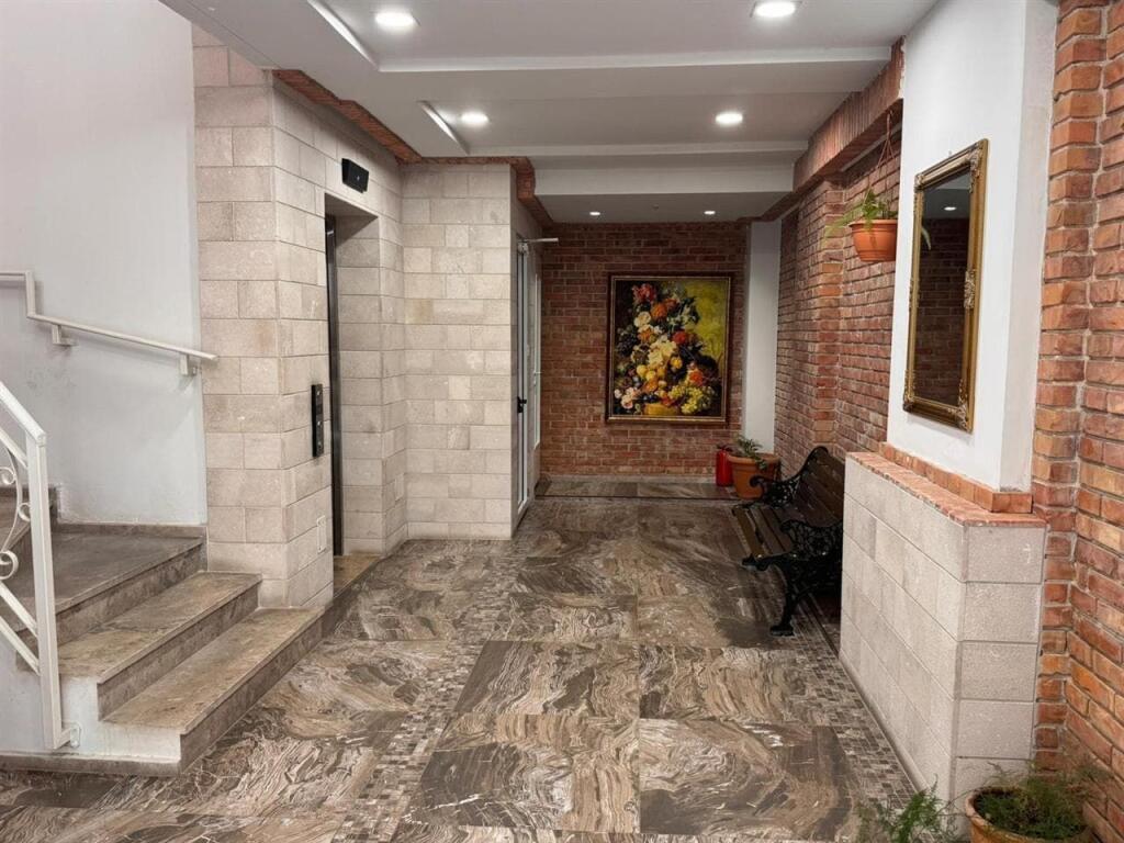 Ufficio in Affitto vicino alla Strada di Elbasan (ID BZ2691) Tirana