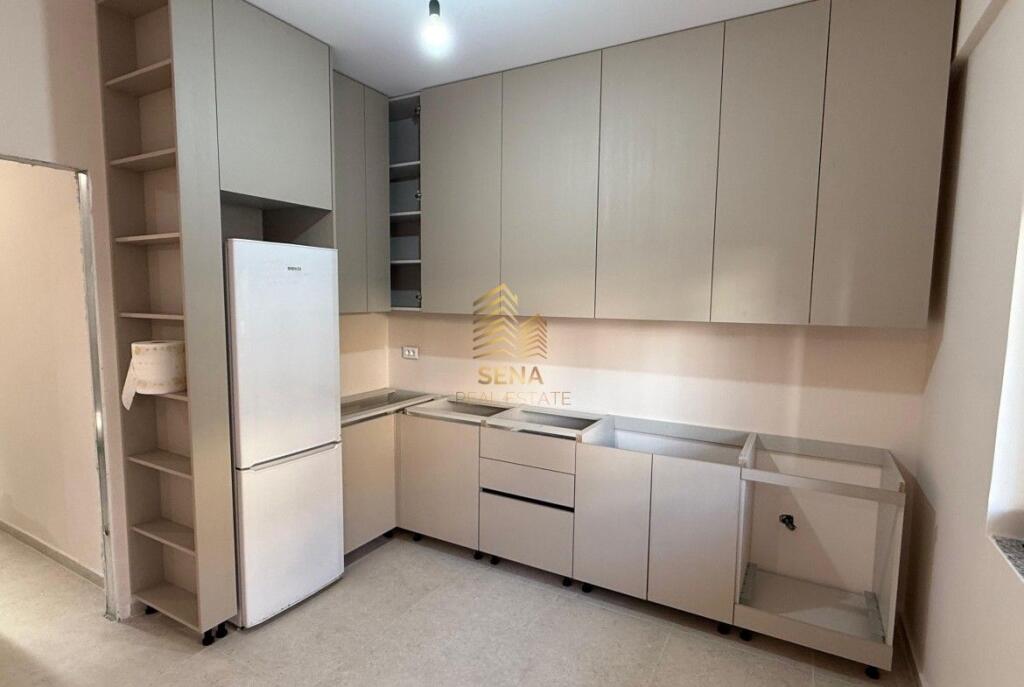 Qira, Apartament 1+1+verande+Post Parkimi, Komuna e Parisit -prane Kristal Center, 650 Euro/muaj i diskutueshem