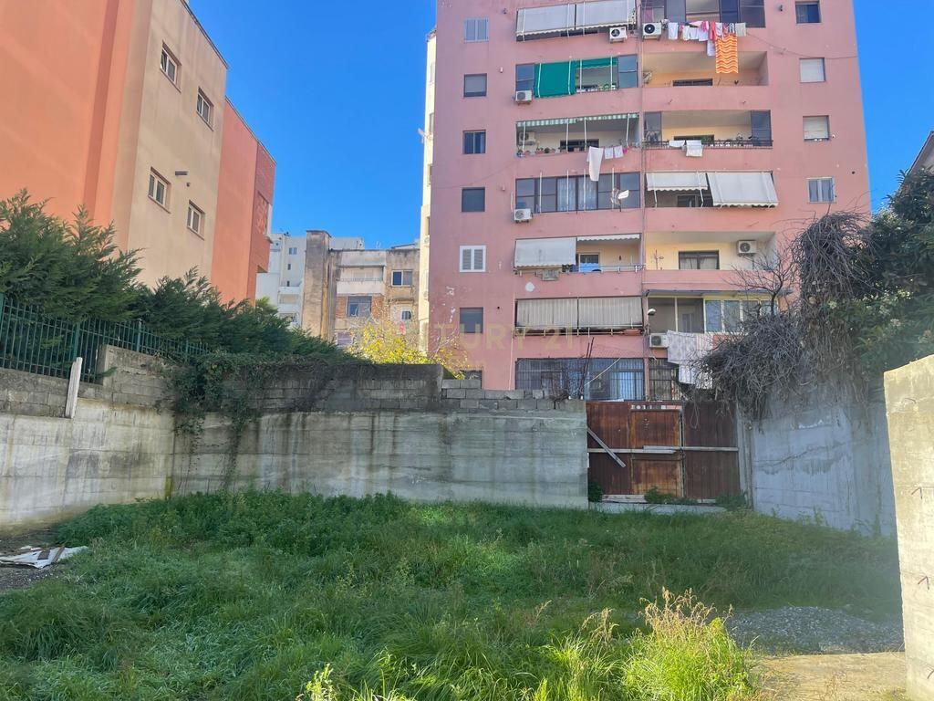 Terreno in Vendita con Permesso di Costruzione presso Rrugica e Kuminit, Durrës !