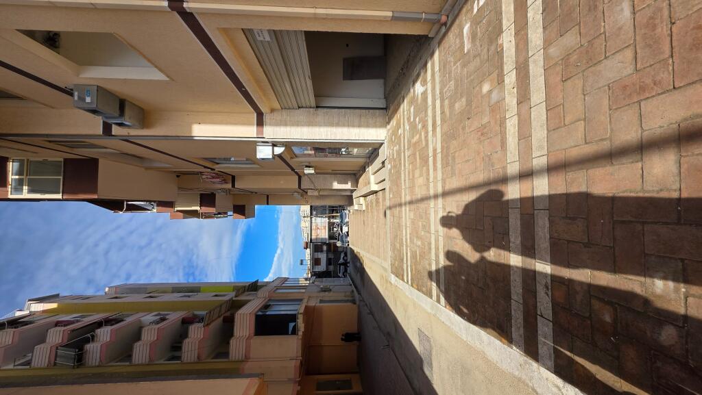 SHITET NJËSI KOMERCIALE MUNDËSI KTHIMI NË APARTAMENTE DHOMA QIRA QENDER QYTETI LUSHNJE