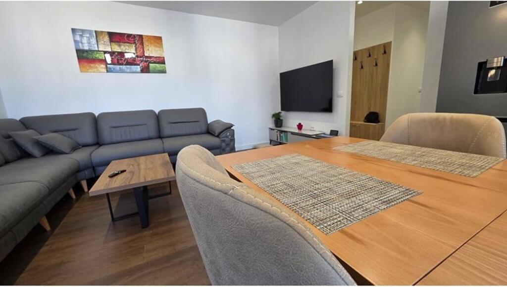 Appartamento///// In Affitto Mine Peza