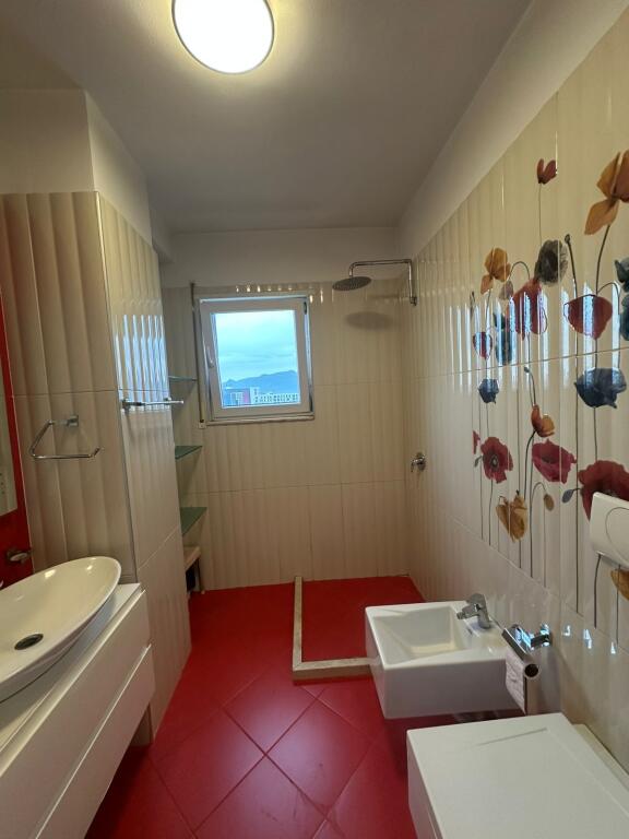 🏡 APARTAMENT 2+1 – UNAZA E RE, PRANË ASTIRIT (ISH DOGANA)
