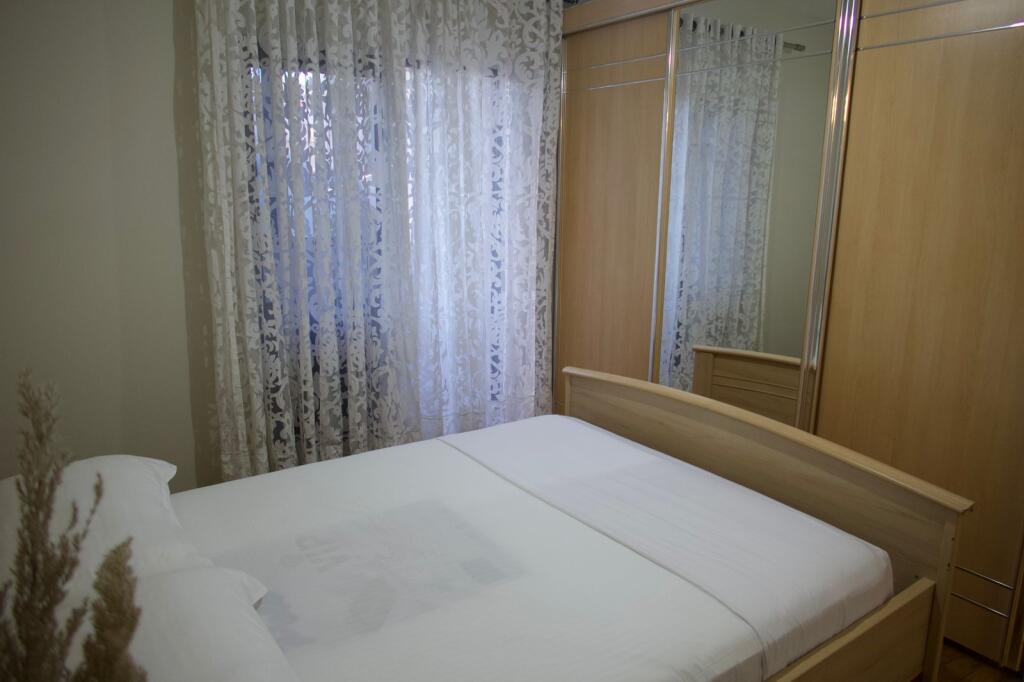 Jepet me qera apartament 2+1 Selvia