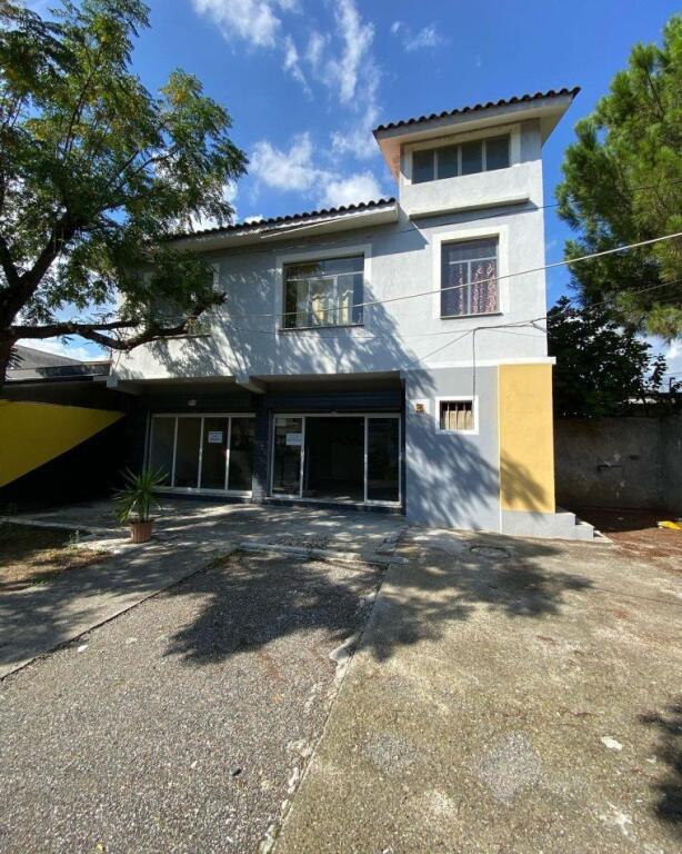 Jepet me Qera ambjent biznesi Kati 0, 70 m² 250 € ELBASAN (Prane Universiteti ALEKSANDER XHUVANI)