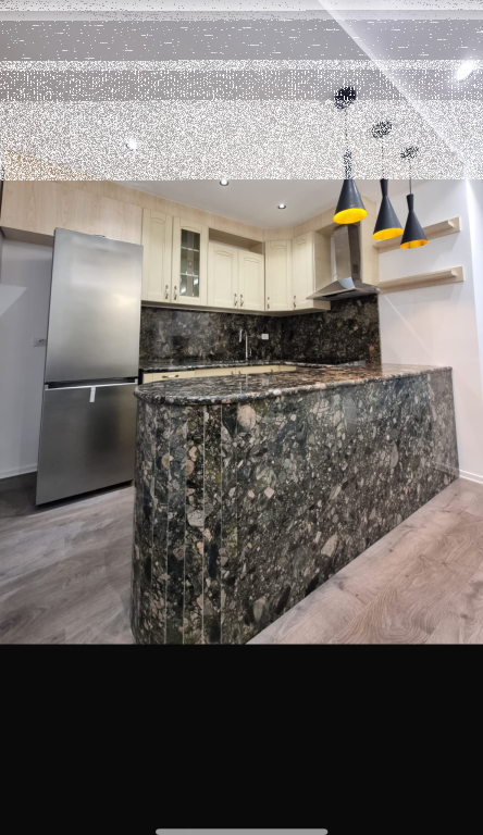 Shitet apartament tek Liqeni i Thate