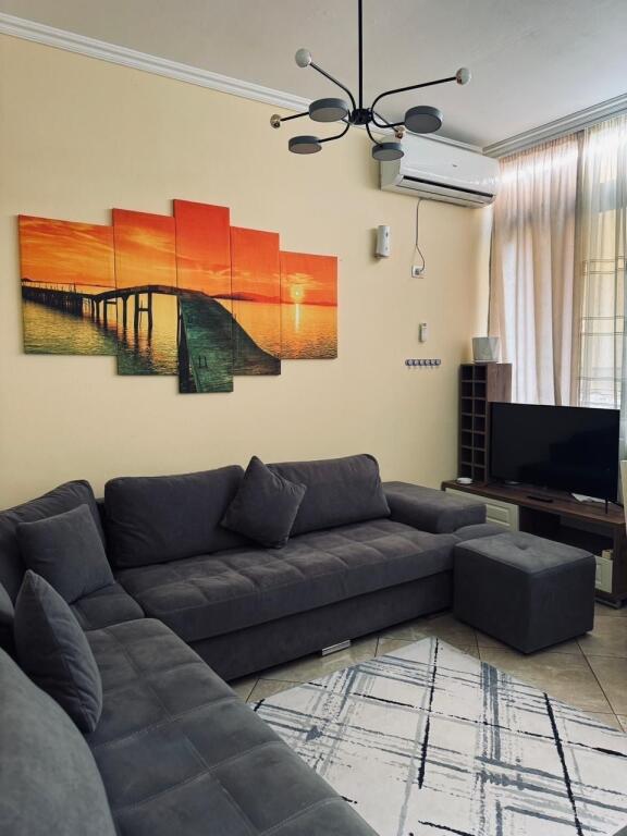 Apartament 1+1, 21 Dhjetori!