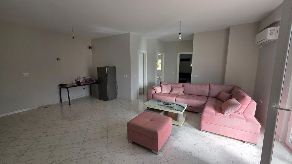 SHITET APARTAMENT 2+2 SHËTITOREN E PALMAVE LUSHNJE