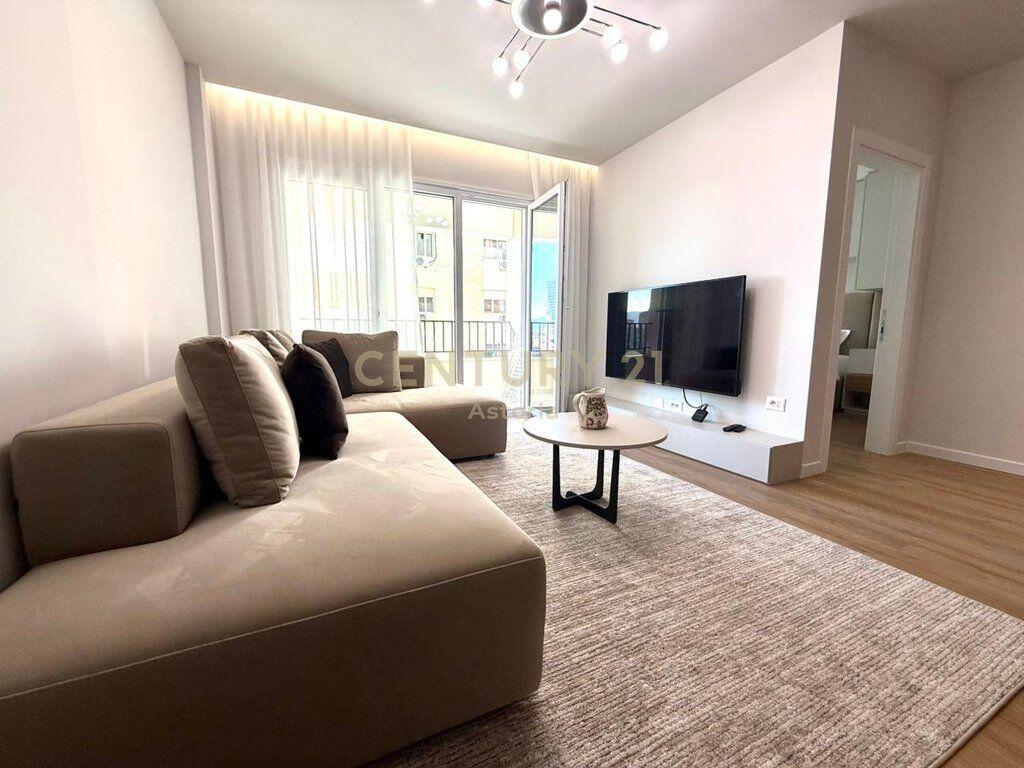 JEPET ME QIRA PARTAMENT 1+1, PAZARI I RI 750 € /Muaj Sip. Totale  75m2