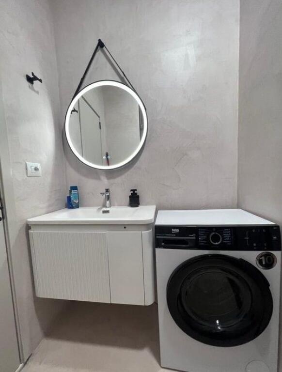 Jepet me Qira Studio – Qendër, fillimi i Rrugës së Kavajës