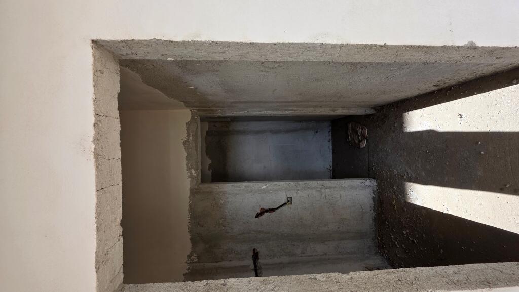 SHITET NJËSI KOMERCIALE MUNDËSI KTHIMI NË APARTAMENTE DHOMA QIRA QENDER QYTETI LUSHNJE