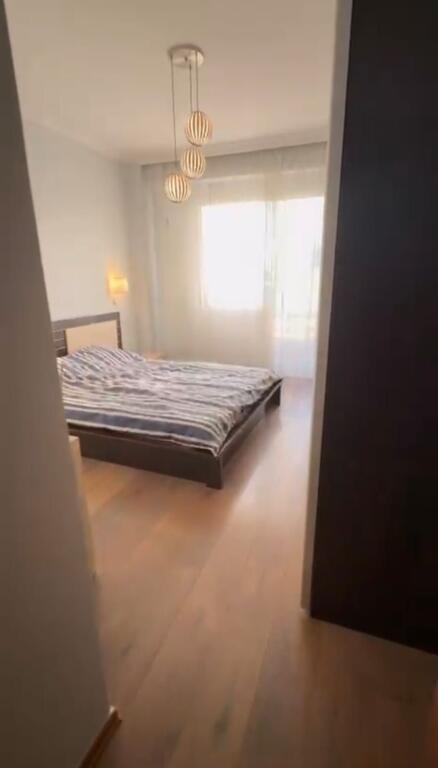 Jepet Shtepi  me qera,    ne Pallat i Ri 2+1              ID   13952        