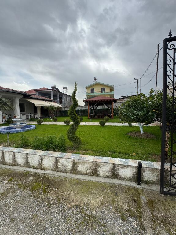 VILË NË SHITJE GOLEM LUSHNJE