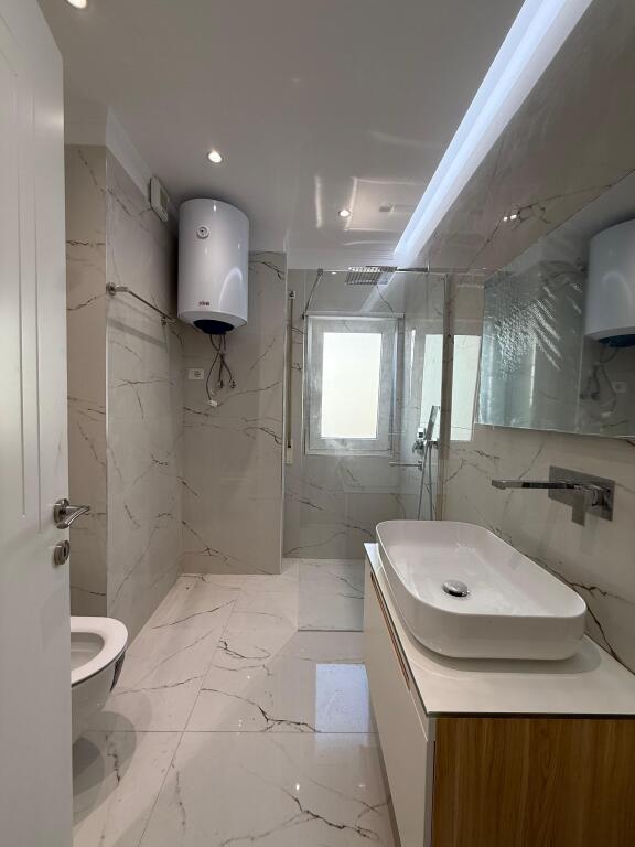 🏠JEPET ME QIRA Apartament 2+1+Post Parkimi   📍Rruga Him Kolli 🏢Kati i 3, me ashensor  💶 Çmimi: 1000€/Muaj